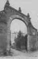 ouvrir dans la visionneuse : Légende inscrite sur la carte postale : 118 - Trévoux (Ain) - Ancienne Porte de Trévoux, XIIe siècle