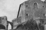Ouvrir l'image Légende inscrite sur la carte postale : PEROUGES (Ain) 4-Eglise et Porte extérieure