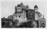 ouvrir dans la visionneuse : Légende inscrite sur la carte postale : La Basilique et Entrée de l ancienne église d Ars