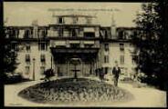 ouvrir dans la visionneuse : Légende inscrite sur la carte postale : Terrasse du Grand Hôtel et jet d eau