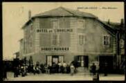 1 vue Légende inscrite sur la carte postale : PONT-DE-VEYLE - Place Bellecour - [Hôtel de l Horloge - Dubost-Monnier] 5 Fi 306-65