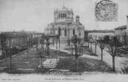 1 vue Légende inscrite sur la carte postale : Vue de la Place et de l Eglise d ARS (Ain) 5 Fi 21-83