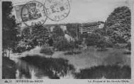 1 vue Légende inscrite sur la carte postale : La Divonne et les Grands Hôtes 5 Fi 143-129