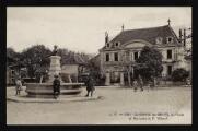 1 vue Légende inscrite sur la carte postale : La Place et Monument P. Vidard 5 Fi 143-265