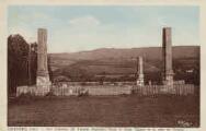 1 vue Légende inscrite sur la carte postale : Les colonnes du temple Romain dans le fond Tignat et la côte de Cessiat 5 Fi 192-13