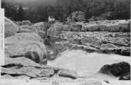 1 vue Légende inscrite sur la carte postale : Perte de la Valserine et pont naturel des Oulles 5 Fi 205-10