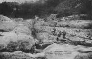 1 vue Légende inscrite sur la carte postale : Perte de la Valserine et pont naturel des Oulles 5 Fi 205-12