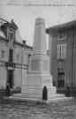1 vue Légende inscrite sur la carte postale : Le monument aux Morts pour la Patrie 5 Fi 211-4