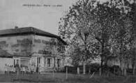 1 vue Légende inscrite sur la carte postale : PEYZIEUX (Ain) - Mairie - La place 5 Fi 295-8