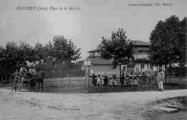 1 vue Légende inscrite sur la carte postale : PEYZIEU (Ain) Place de la Mairie 5 Fi 295-10