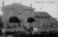1 vue Légende inscrite sur la carte postale : PEYZIEUX (Ain) - Villa des Acacias 5 Fi 295-11