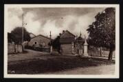 1 vue Légende inscrite sur la carte postale : ST-JEAN-de-GONVILLE (Ain) - Place de l Eglise 5 Fi 360-21