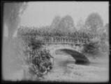 1 vue La compagnie du 1er bataillon de chasseurs à pied posant sur le pont de Bognens situé sur le Furans et relie Belley et Andert-Condon (Ain) 68 Fi 21203